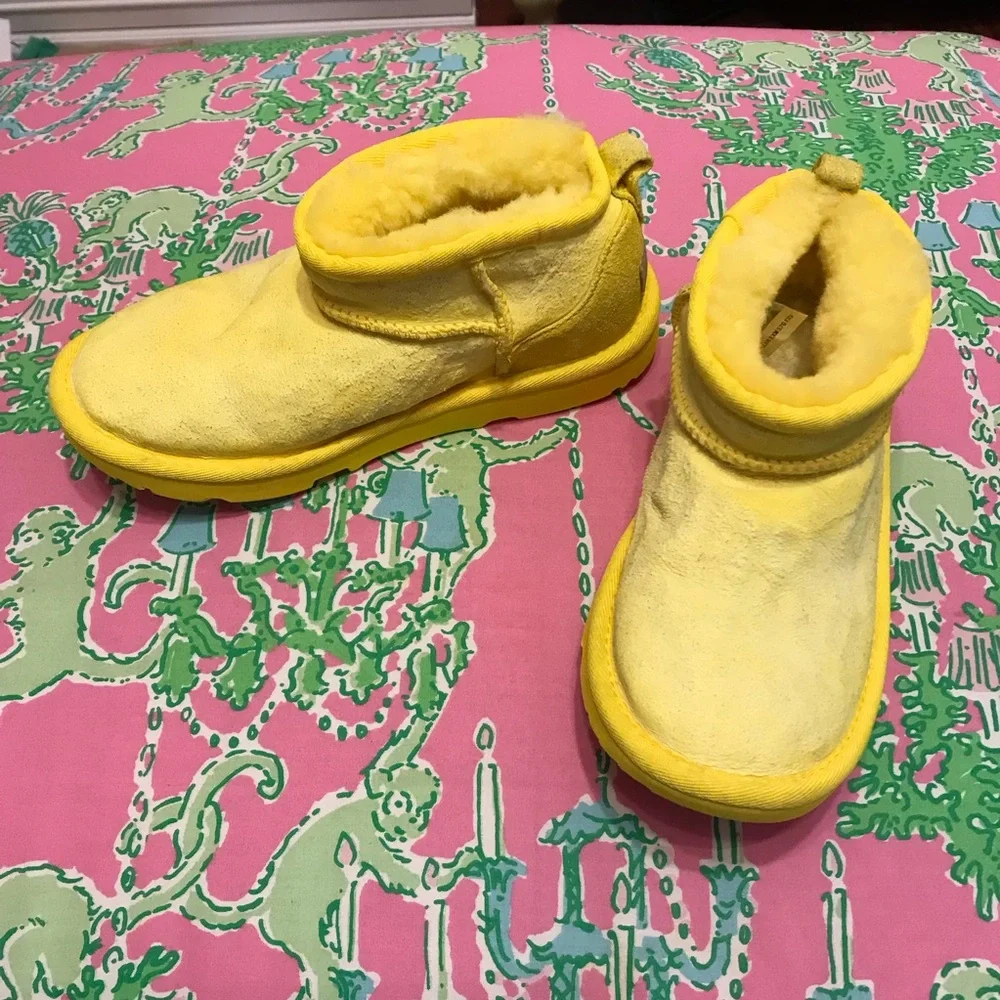 UGG yellow short kids boots size 2